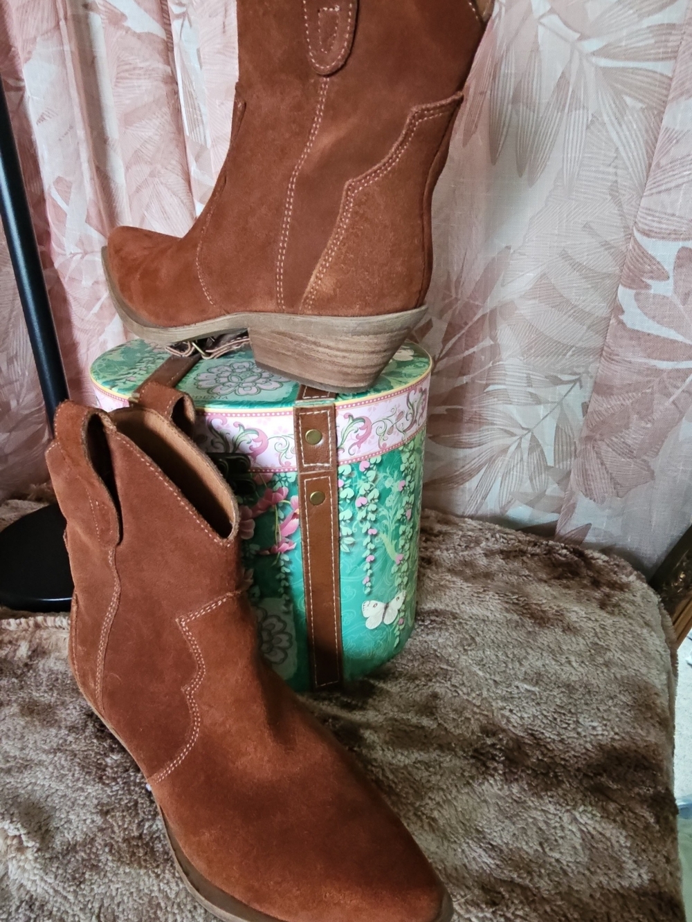 Steve Madden Brown Suede Western-Style Ankle Boots